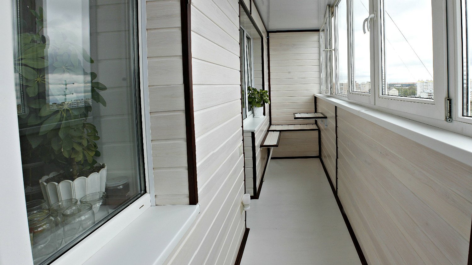 Фото балкона обшитого