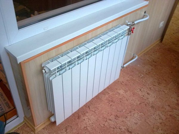 Теплое остекление балкона пластиковыми окнами и установкой масляного обогревателя в Котельниках